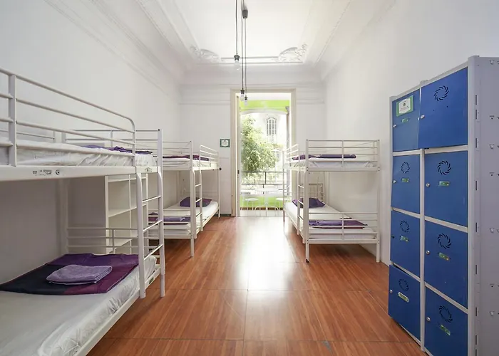 Fabrizzios Terrace Hostel Barcelona